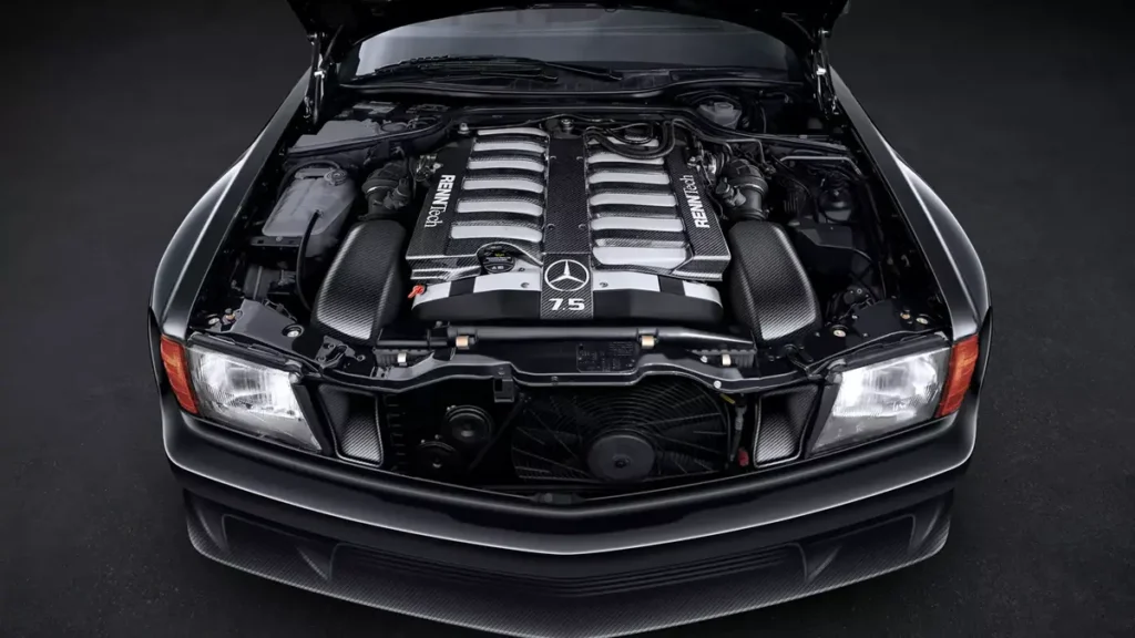 De atmosferische twaalfcylinder in de Sledgehammer levert 660 pk en 650 Nm koppel